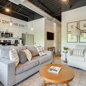 With 2 Queen Beds 7 Mins To Dt Apartment